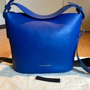 Want Les Essentiels shoulder bag. Removal shoulder strap.